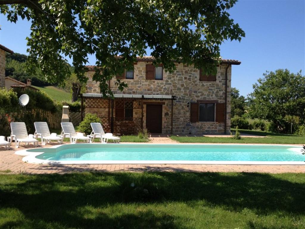 302_vakantiewoning, vakantiehuis met zoutwater zwembad, Marche, San Severino, Macerata, Italiè 1