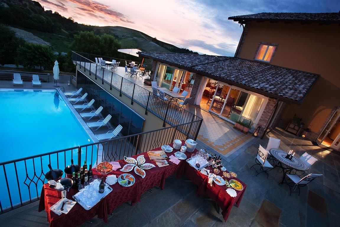 329_Agriturismo, vakantiehuis met zwembad, Piemonte-Ligurie, Alba, Turijn, Mongaleltto, Italië 12