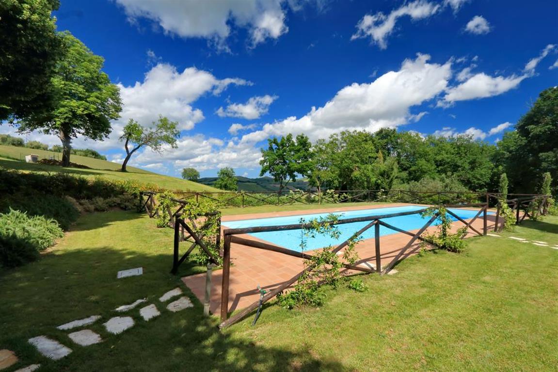 378_Vakantiewoning, vakantiehuis met privé zwembad, Marche, San Severino, Villa dei Pini, Italië 25