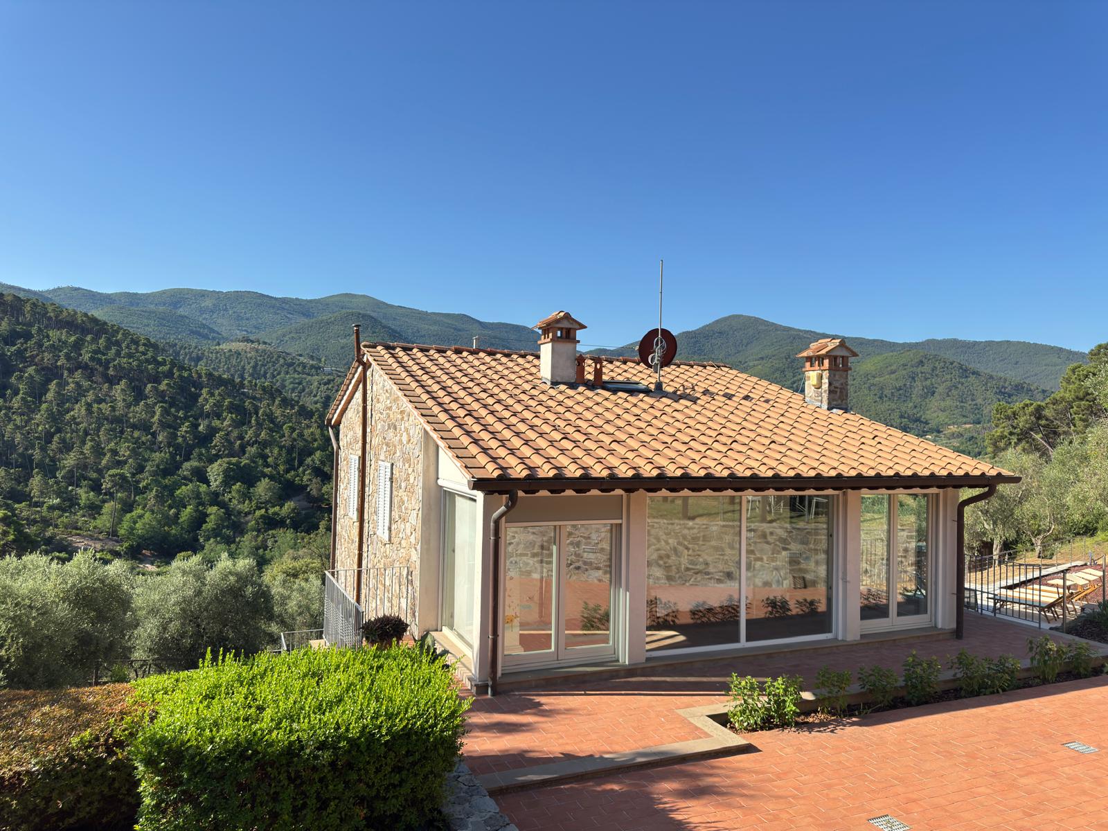 413_d046f38_Luxe vajantiehuis met zwembad Lucca Toscane (14)