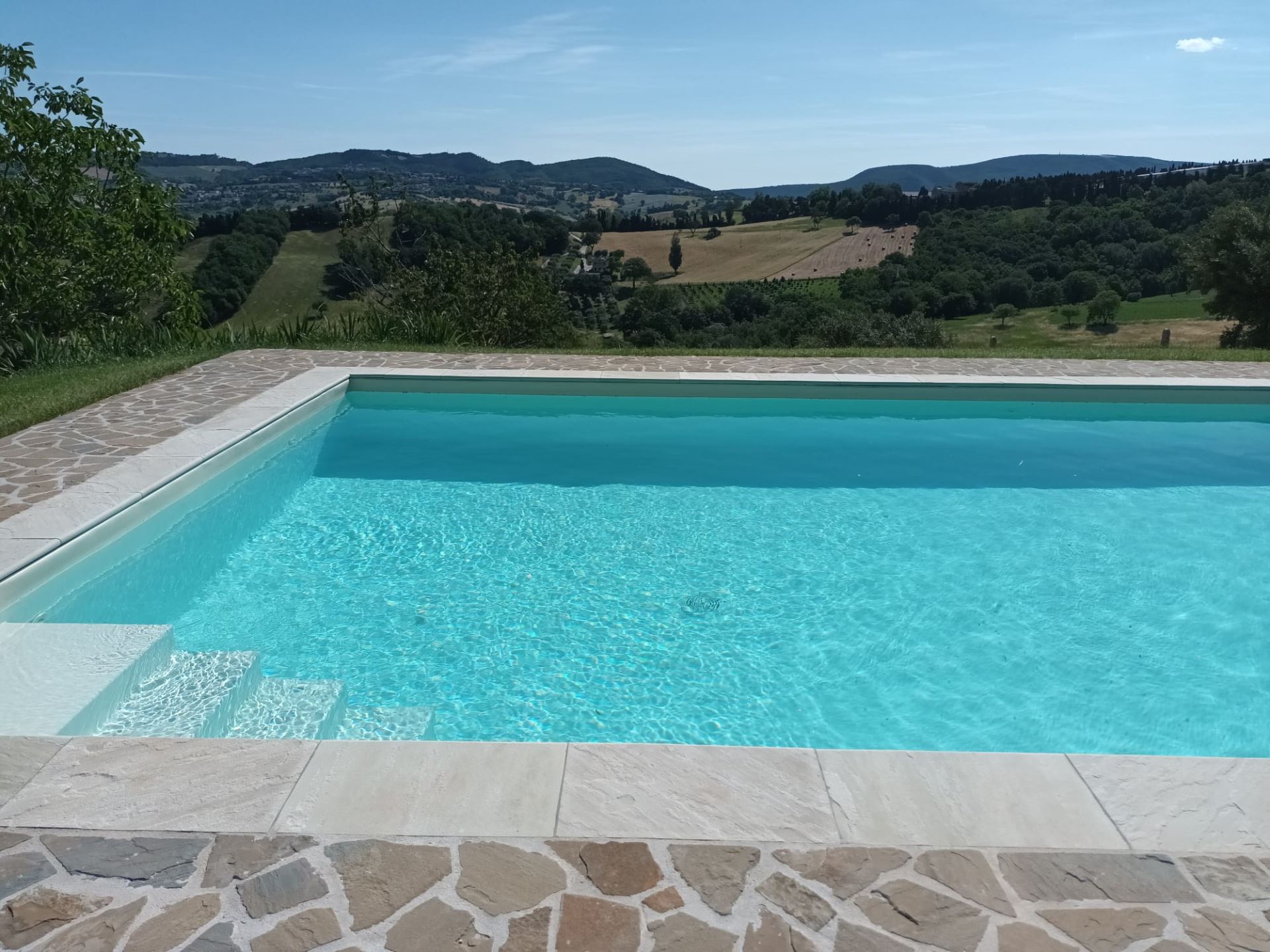 474_404f10d_Villa met prive zwembad, gelegen in de heuvel van Le Marche Macerata (2)