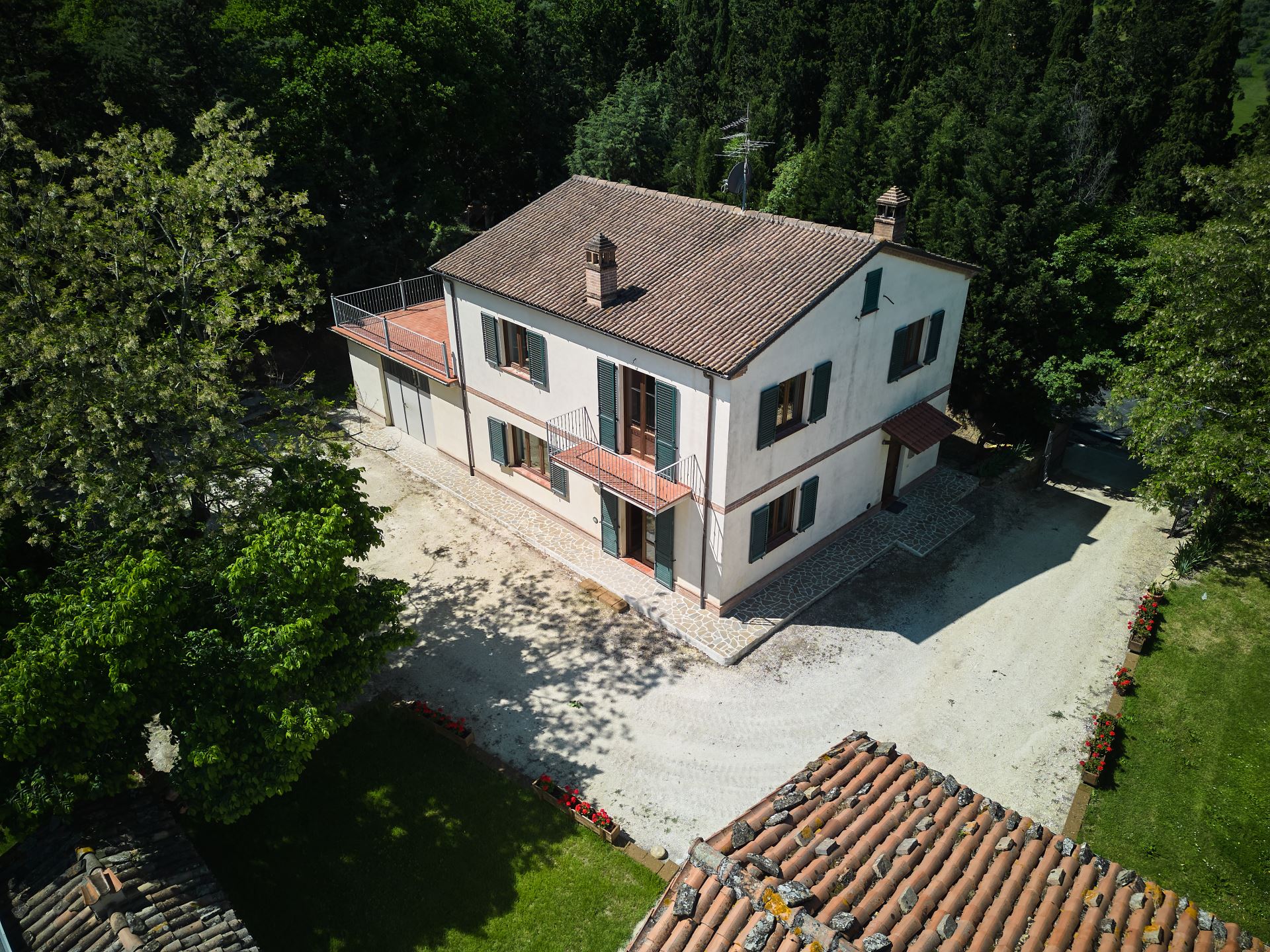 474_4c306e0_Villa met prive zwembad, gelegen in de heuvel van Le Marche Macerata (1)