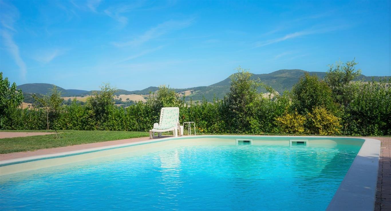 302_vakantiewoning, vakantiehuis met zoutwater zwembad, Marche, San Severino, Macerata, ItaliÃ¨ 3