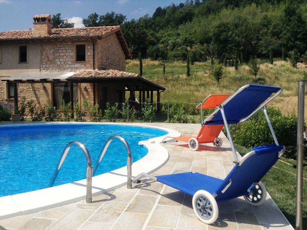 365_Vakantiewoning, vakantiehuis met privÃ© zwembad, Marche, San Severino, Macerata, Girasole, ItaliÃ« 1