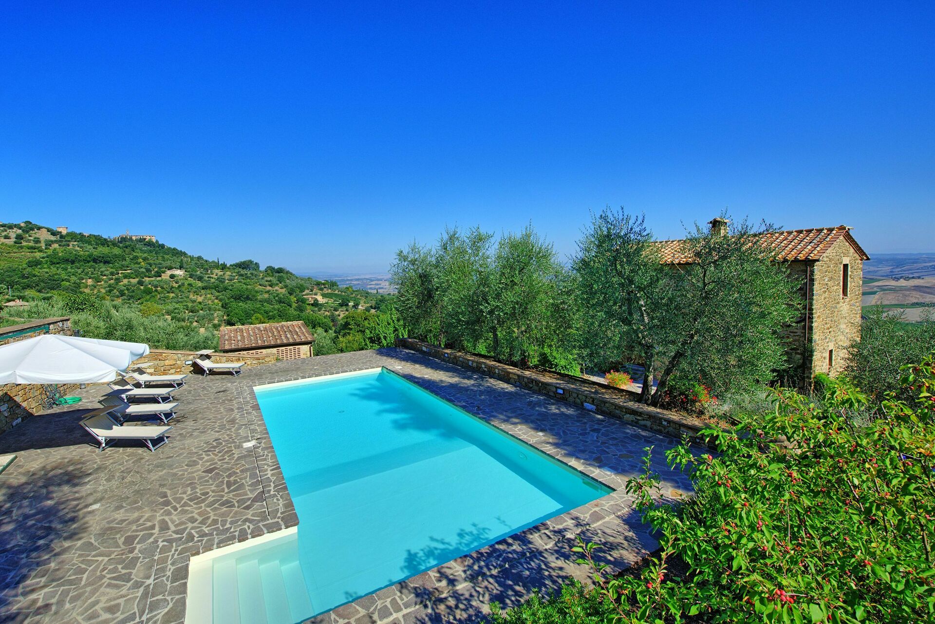 450_fdbfb16_Villa Montalcino met prive zwembad, Val d'Orcia, Montepulciano, Toscane (29)